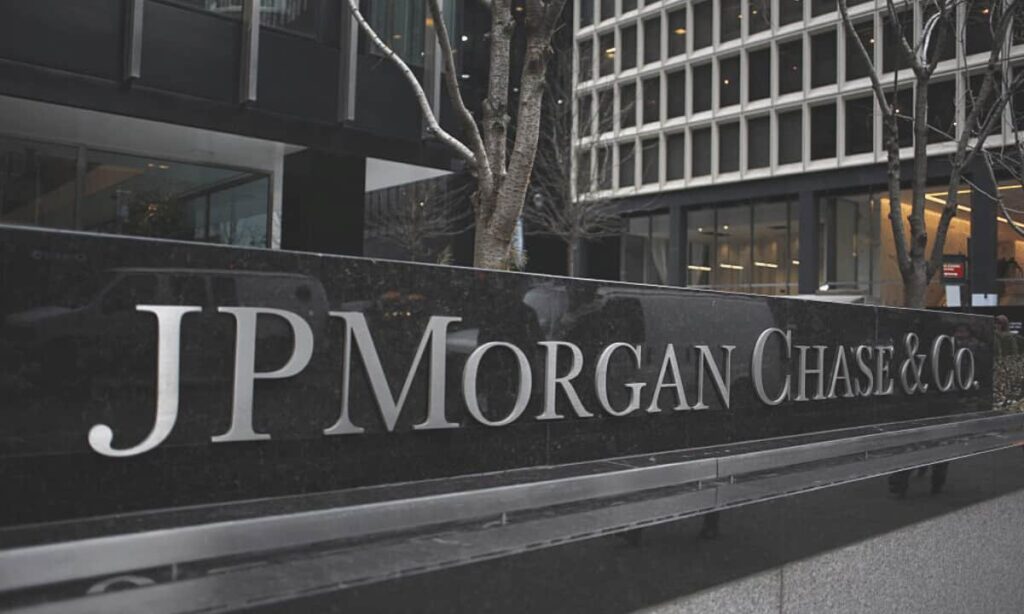 JPMorgan Chase CEO Still Thinks Bitcoin is Worthless —But His Clients Disagree