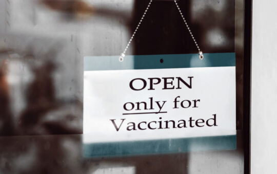 Mandates Ban Unvaccinated From Visiting Banks in Multiple Countries, Australian Premier Says ‘There’s Going to Be a Vaccinated Economy’