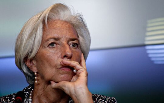 ECB to Cease Bond Purchases in Q3, Lagarde Says EU’s Economic Rebound 'Crucially Depends on How the Conflict Evolves'