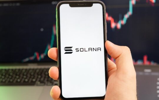 Is Solana (SOL/USD) about to slide further, or a bullish reversal is imminent?