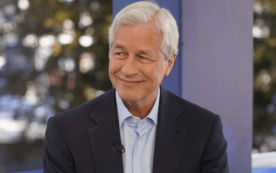 Jamie Dimon Says He'll "Defend Your Right to Buy Bitcoin" After Price Pump